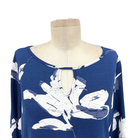 Clara Sunwoo Navy Blue White Floral Keyhole Tunic Top Size Large - Picture 2 of 6